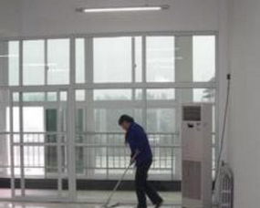 专业保洁服务，擦玻璃、家电油烟机清洗，价位低，来电特惠！